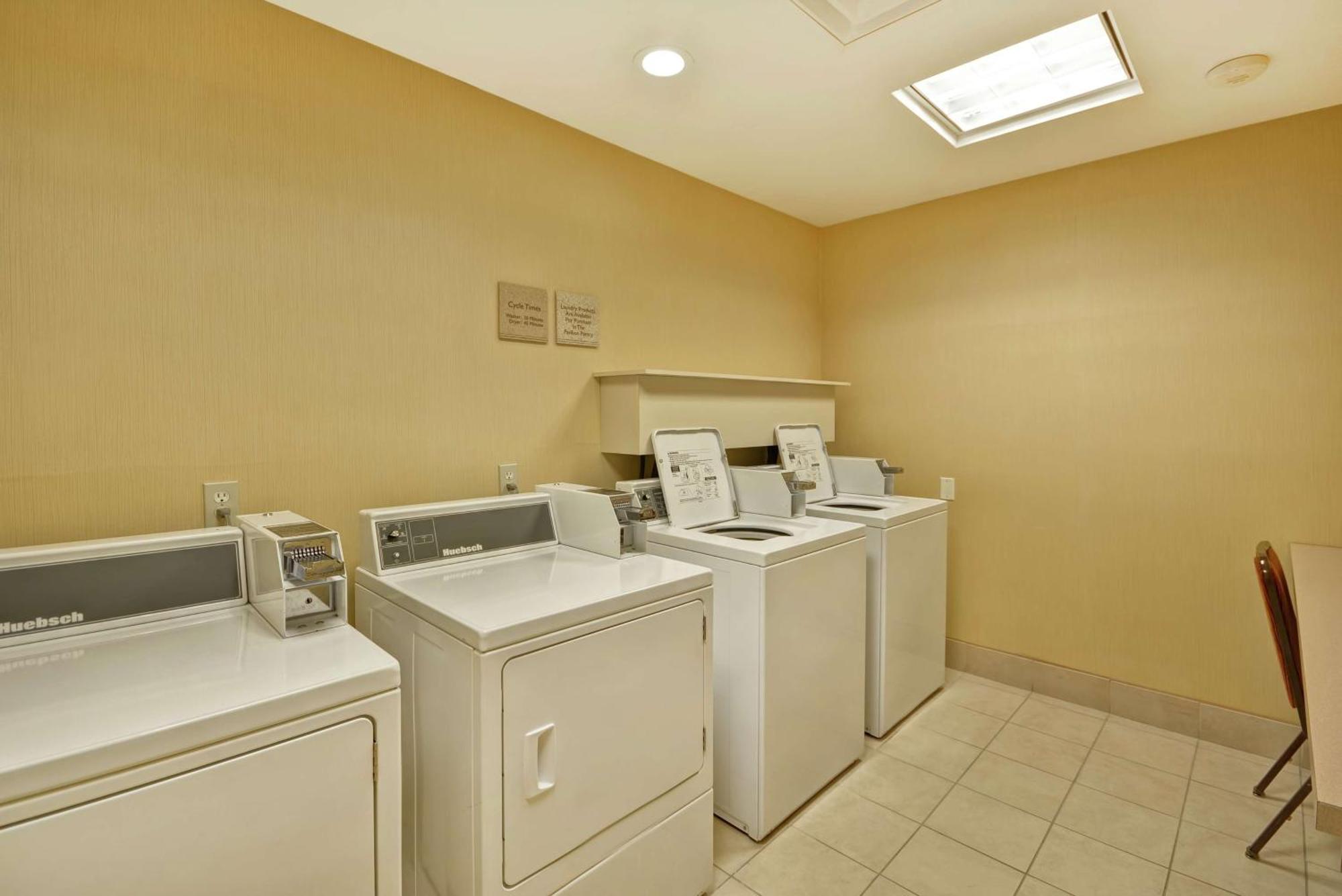 Hilton Garden Inn Riverhead Ngoại thất bức ảnh