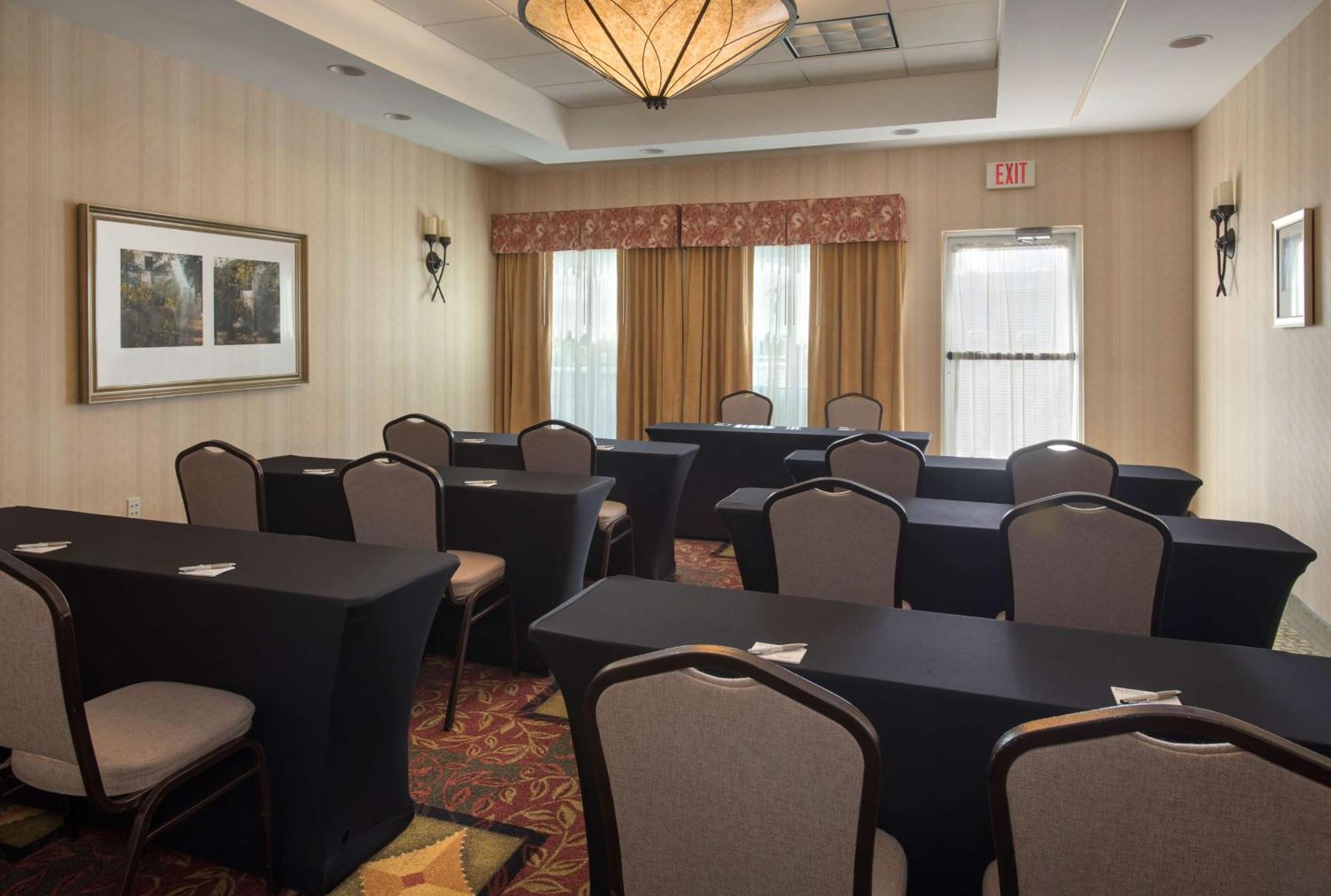 Hilton Garden Inn Riverhead Ngoại thất bức ảnh