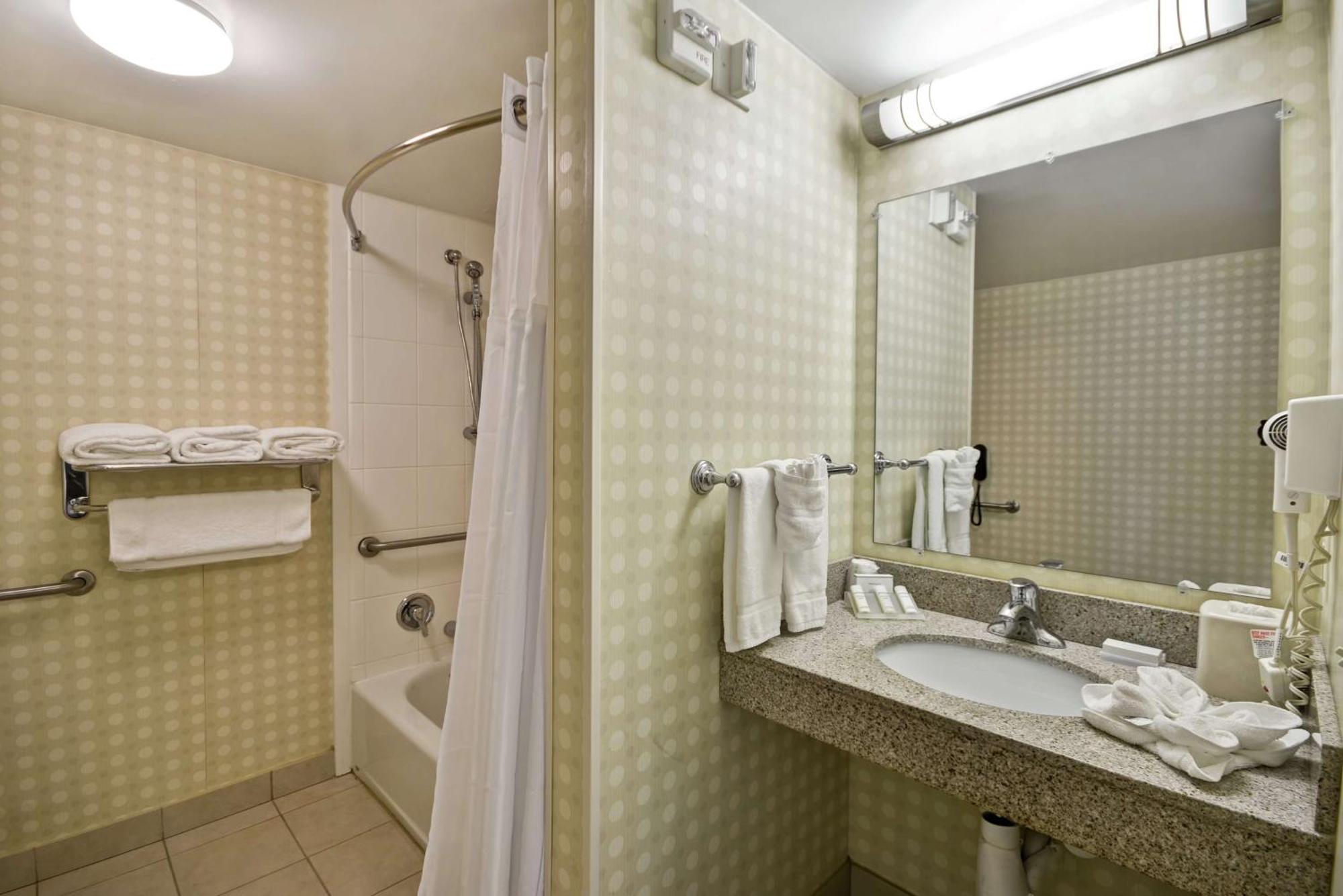 Hilton Garden Inn Riverhead Ngoại thất bức ảnh