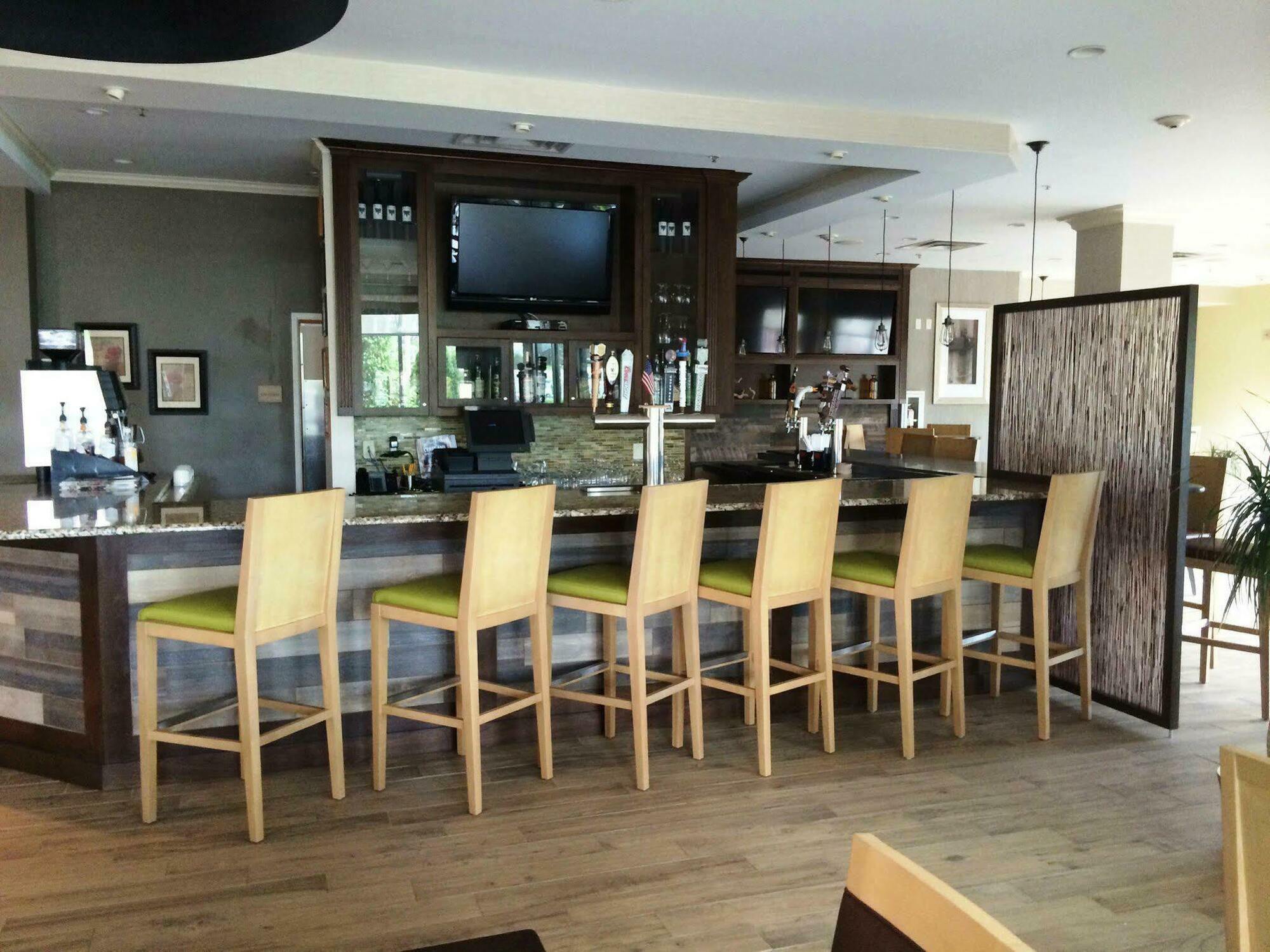 Hilton Garden Inn Riverhead Ngoại thất bức ảnh